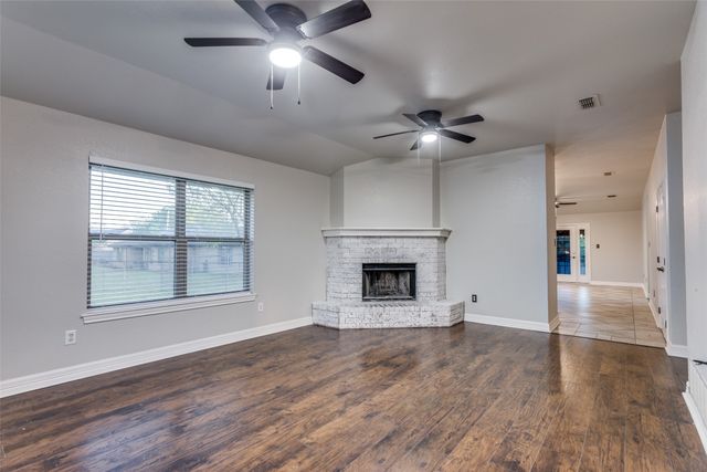 1608 E Bankhead Drive, Weatherford, TX 76086