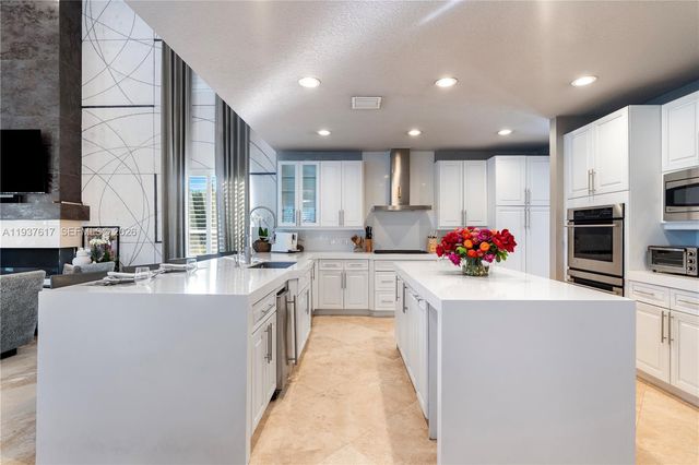 11032 Pine Lodge Trl, Davie, FL 33328