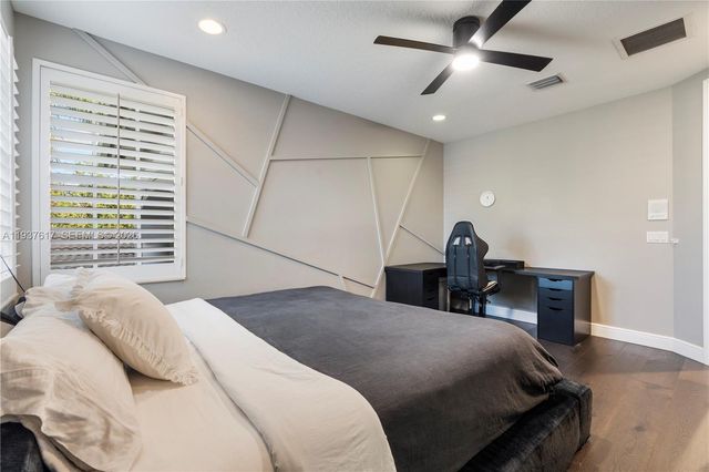 11032 Pine Lodge Trl, Davie, FL 33328