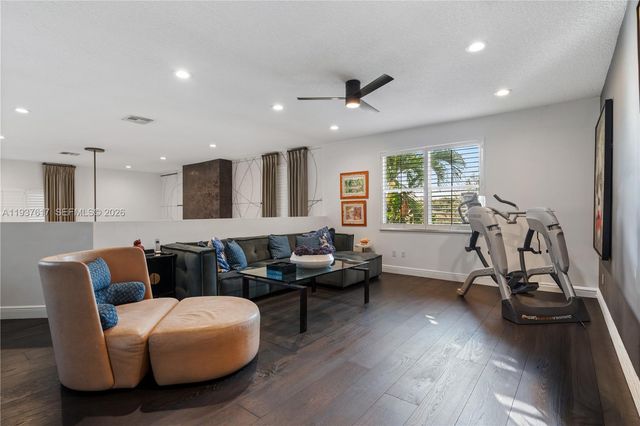 11032 Pine Lodge Trl, Davie, FL 33328