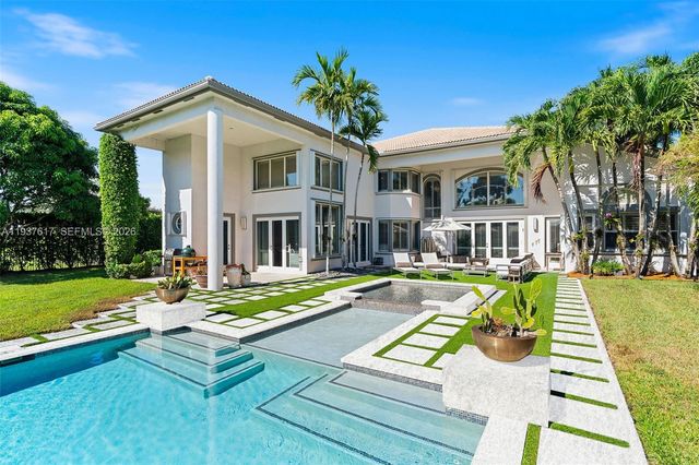 11032 Pine Lodge Trl, Davie, FL 33328