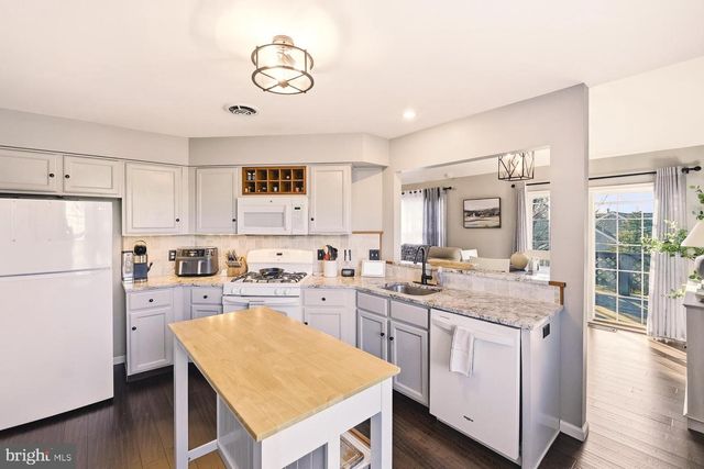 3220 CARBON ST, Whitehall, PA 18052