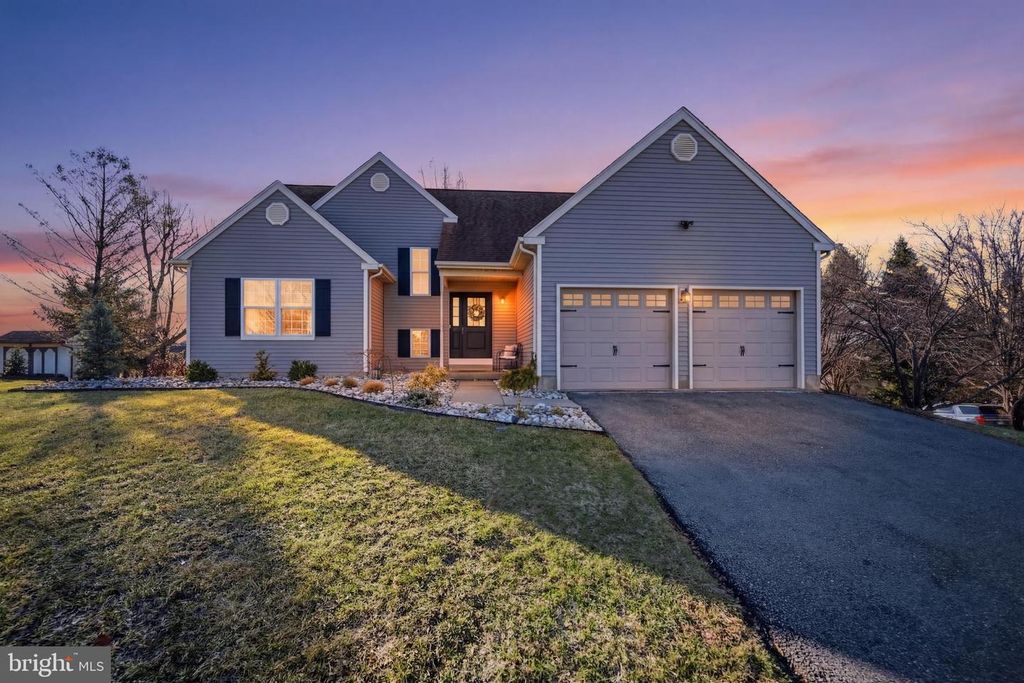 3220 CARBON ST, Whitehall, PA 18052