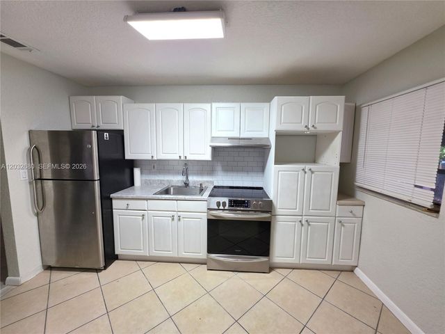 5225 NE 4th Ave 0, Oakland Park, FL 33334