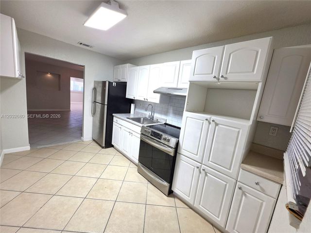 5225 NE 4th Ave 0, Oakland Park, FL 33334