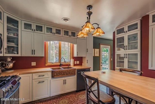 7 Western Avenue, Charlton, NY 12019