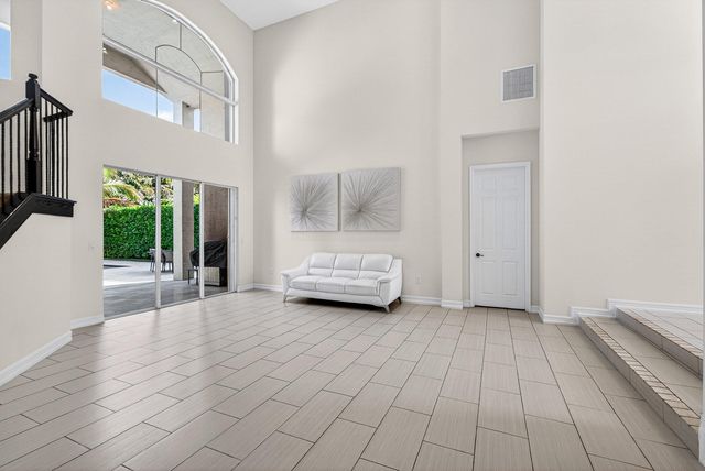 8203 Mariano Falls Lane, Boynton Beach, FL 33473