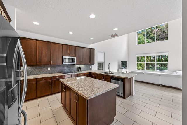 8203 Mariano Falls Lane, Boynton Beach, FL 33473