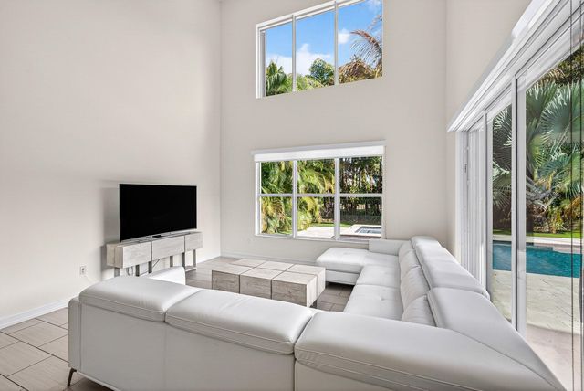 8203 Mariano Falls Lane, Boynton Beach, FL 33473