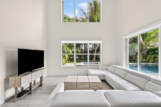 8203 Mariano Falls Lane, Boynton Beach, FL 33473