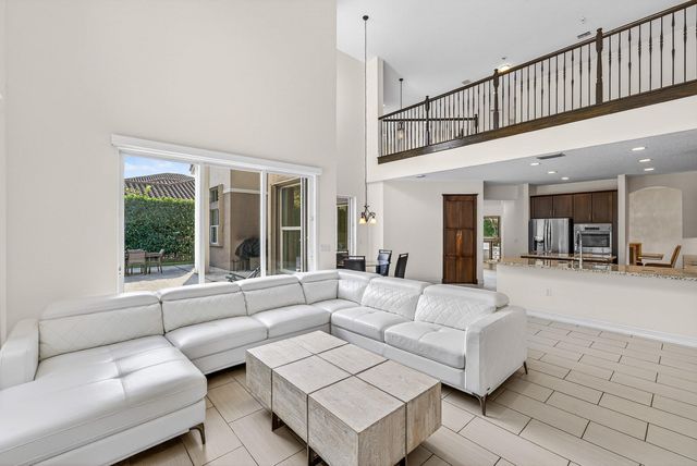 8203 Mariano Falls Lane, Boynton Beach, FL 33473