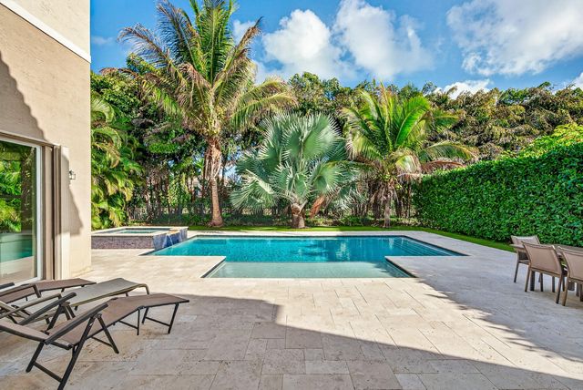 8203 Mariano Falls Lane, Boynton Beach, FL 33473