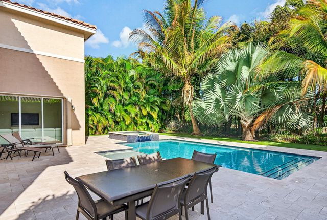 8203 Mariano Falls Lane, Boynton Beach, FL 33473