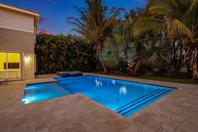 8203 Mariano Falls Lane, Boynton Beach, FL 33473