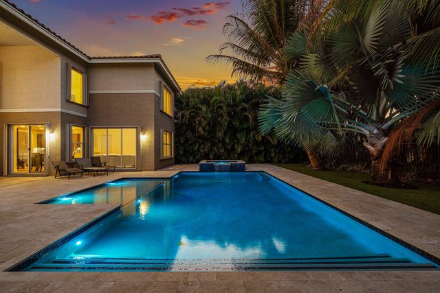 8203 Mariano Falls Lane, Boynton Beach, FL 33473