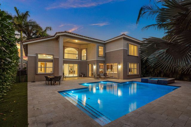 8203 Mariano Falls Lane, Boynton Beach, FL 33473