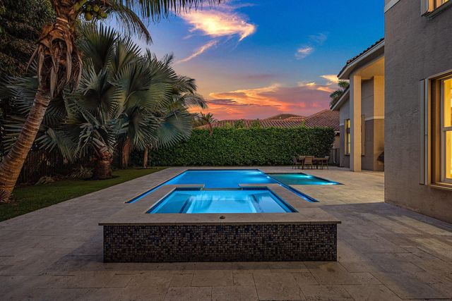 8203 Mariano Falls Lane, Boynton Beach, FL 33473