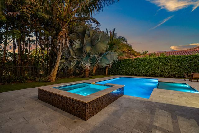 8203 Mariano Falls Lane, Boynton Beach, FL 33473