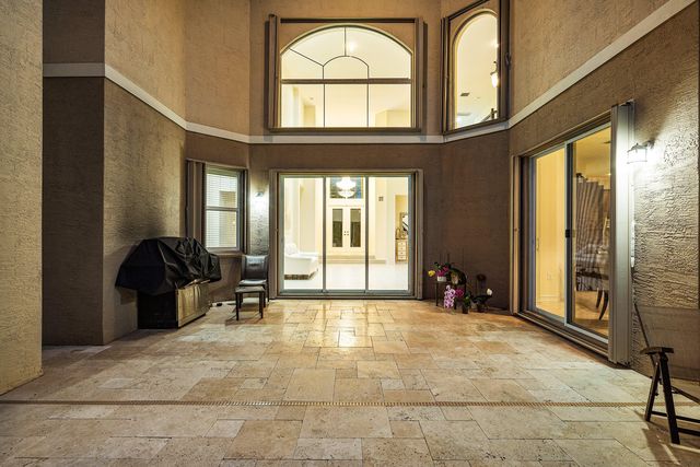 8203 Mariano Falls Lane, Boynton Beach, FL 33473