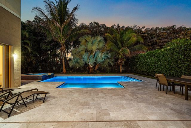 8203 Mariano Falls Lane, Boynton Beach, FL 33473