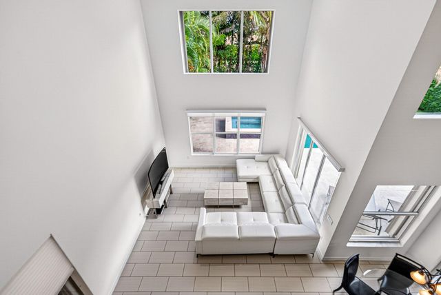 8203 Mariano Falls Lane, Boynton Beach, FL 33473