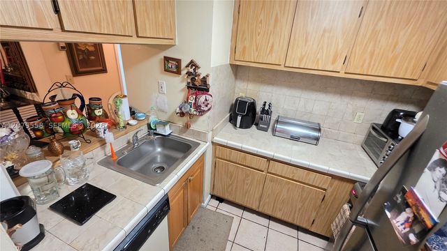 15619 SW 73rd Cir Ter 10-8, Miami, FL 33193