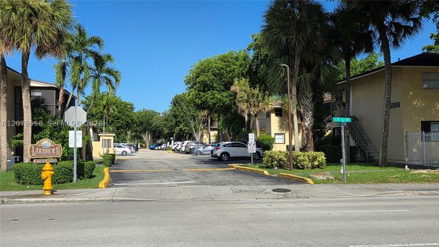 15619 SW 73rd Cir Ter 10-8, Miami, FL 33193