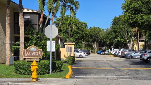 15619 SW 73rd Cir Ter 10-8, Miami, FL 33193