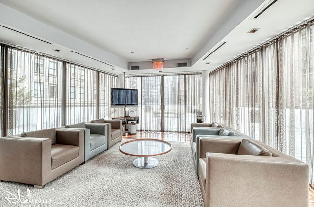 1 Wall Street Ct Apt 904, New York City, NY 10005