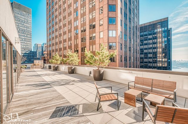 1 Wall Street Ct Apt 904, New York City, NY 10005