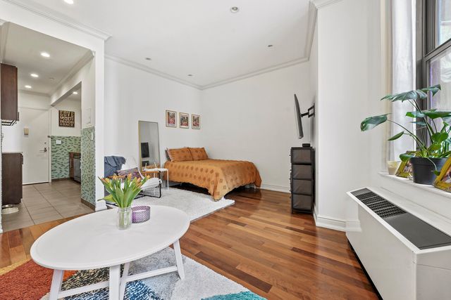 1 Wall Street Ct Apt 904, New York City, NY 10005