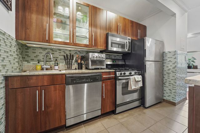 1 Wall Street Ct Apt 904, New York City, NY 10005