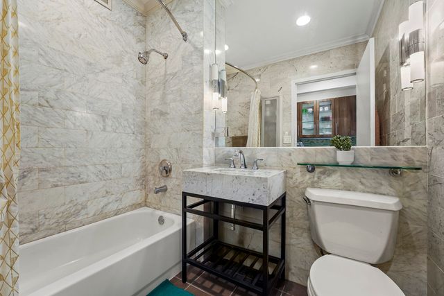 1 Wall Street Ct Apt 904, New York City, NY 10005