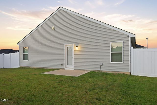 195 Bracknell Lane, Raeford, NC 28376