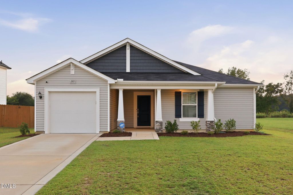195 Bracknell Lane, Raeford, NC 28376