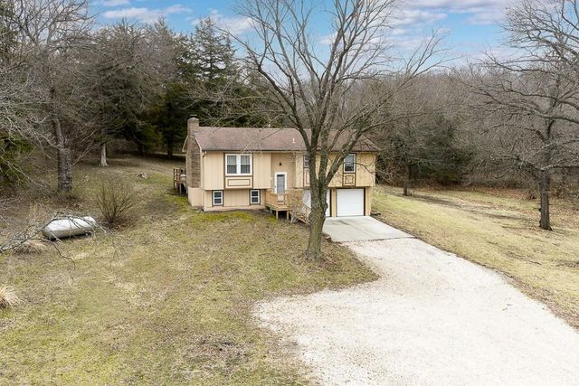 24275 Sandusky Road, Tonganoxie, KS 66086