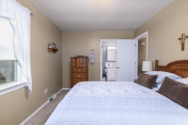 24275 Sandusky Road, Tonganoxie, KS 66086