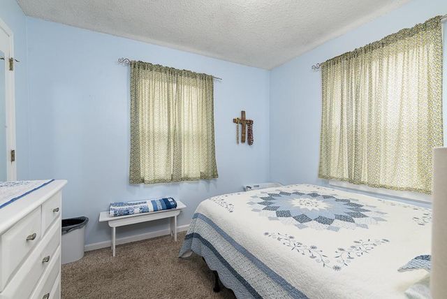 24275 Sandusky Road, Tonganoxie, KS 66086