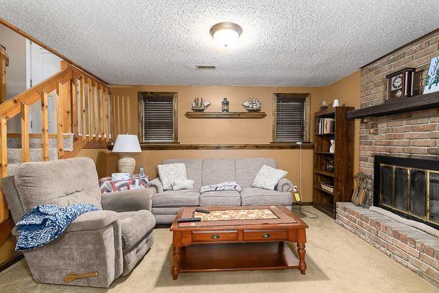 24275 Sandusky Road, Tonganoxie, KS 66086