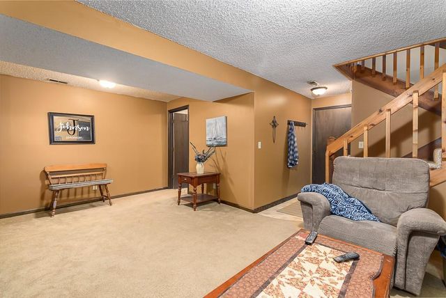 24275 Sandusky Road, Tonganoxie, KS 66086