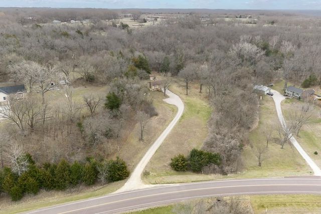 24275 Sandusky Road, Tonganoxie, KS 66086