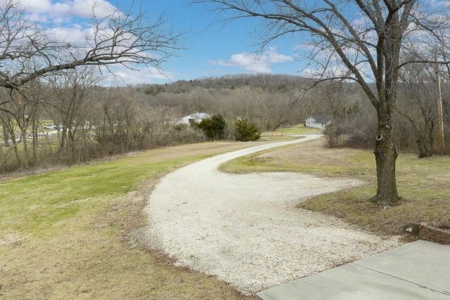 24275 Sandusky Road, Tonganoxie, KS 66086