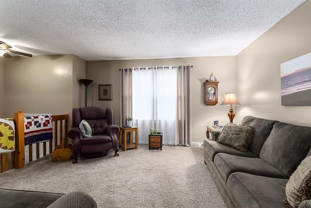 24275 Sandusky Road, Tonganoxie, KS 66086