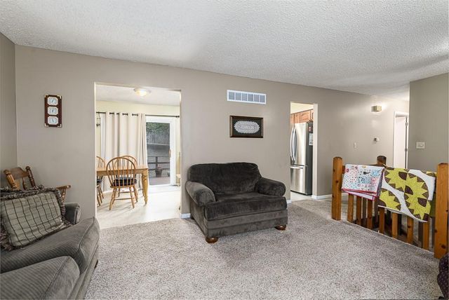 24275 Sandusky Road, Tonganoxie, KS 66086