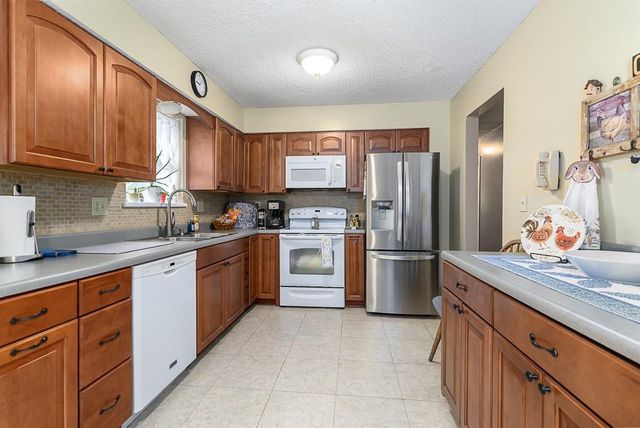 24275 Sandusky Road, Tonganoxie, KS 66086