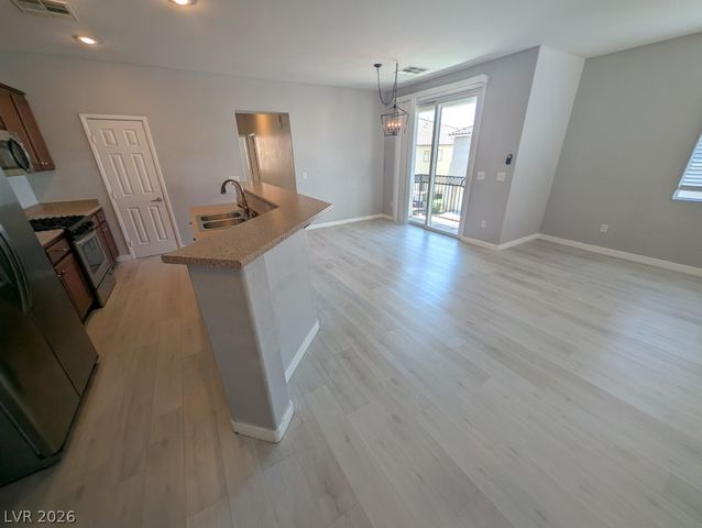 9120 Alpine Grove Avenue 101, Las Vegas, NV 89149