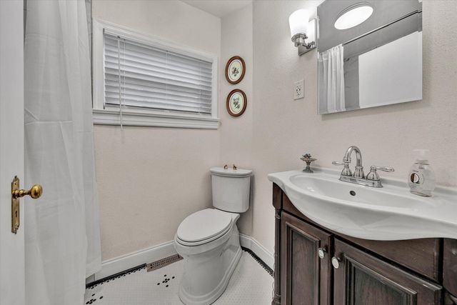 3289 Avenham AVE SW, Roanoke, VA 24014