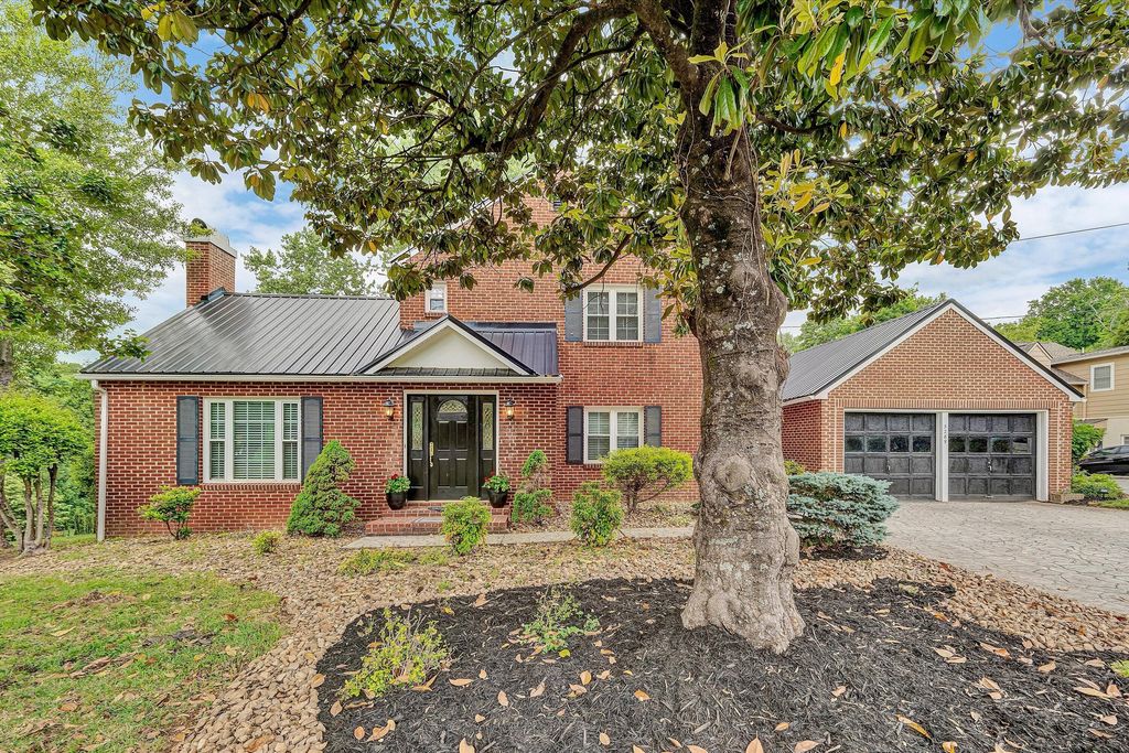 3289 Avenham AVE SW, Roanoke, VA 24014