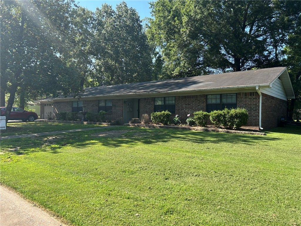2813 W D Street, Russellville, AR 72801