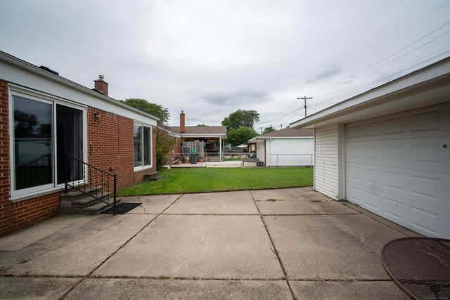22725 Amherst Street, Saint Clair Shores, MI 48081